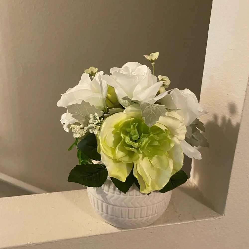 Elegant White and Green Floral Arrangement in White Vase. NWOT.